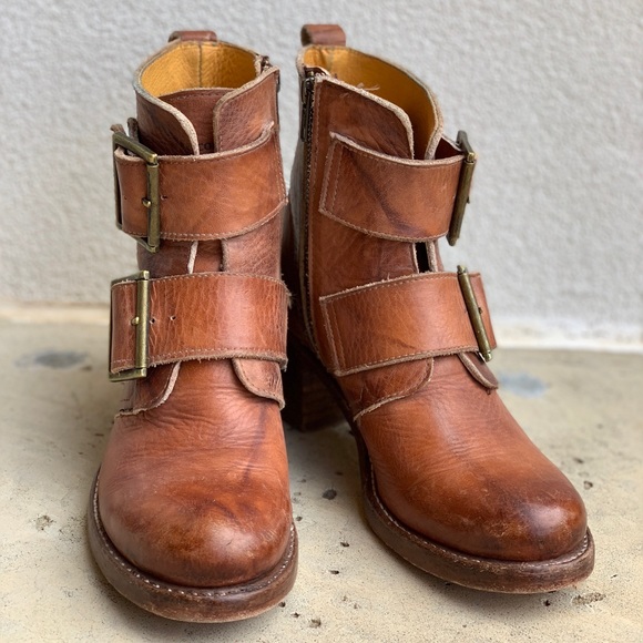 Frye ‘Sabrina Double Buckle’ Ankle Boot - Saddle - Picture 2 of 8